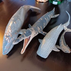 WHALES AND SHARKS PLASTIC TOYS